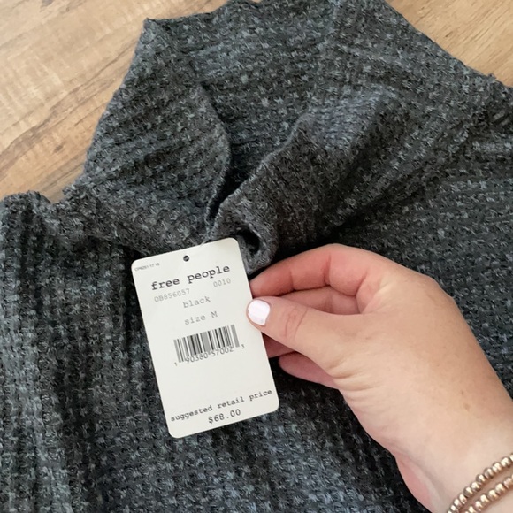 FREE PEOPLE CROPPED LONG SLEEVE - Picture 3 of 5